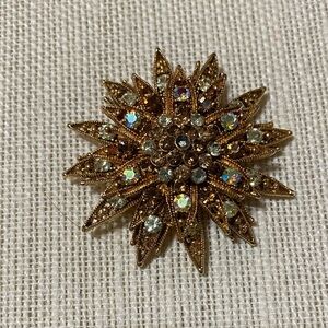 Elegant vintage Gold Brooch with Crystal Accents